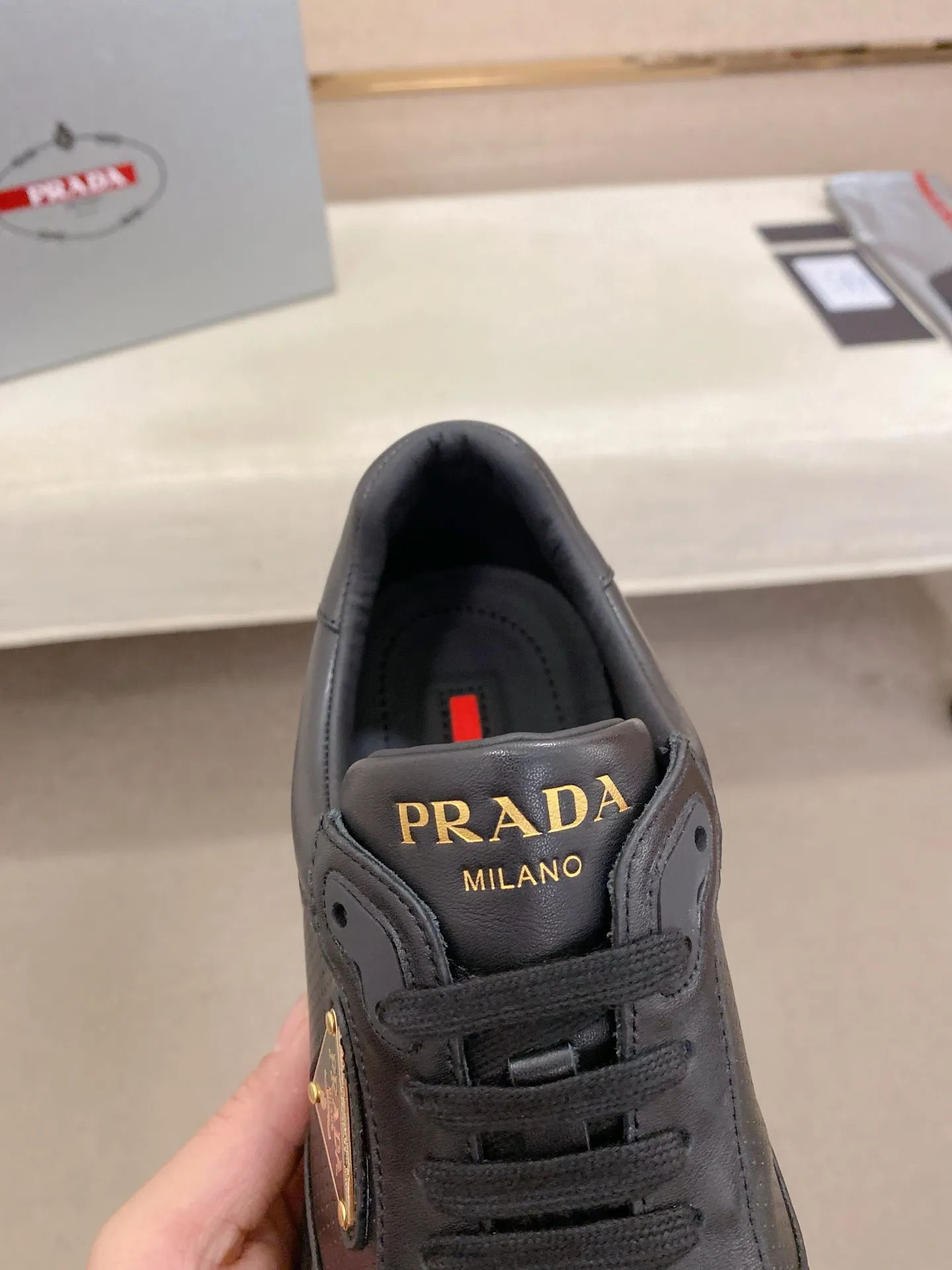 Men's shoes 💰 580💰 ✔️✔️✔️High-quality new PRADA counters are launched at the same time. The new men's shoes and 😘fabrics are selected from imported first-layer cowhide and are made by pure handcrafts. Lining: Full cowhide lining. 👍🏿 High-end ☄️ air-cushion molded anti-slip rubber outsole, exquisite lines, simple and elegant, comfortable and high-end for leisure travel. Code number: 38 to 44 (45 can be customized and cannot be returned or exchanged)